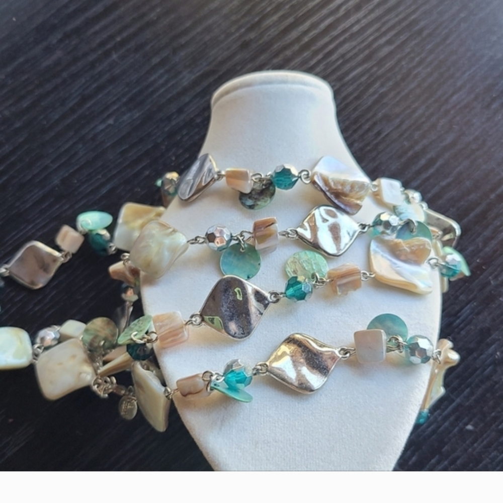 Elegant Silver and Green Gemstone Necklace For Sale